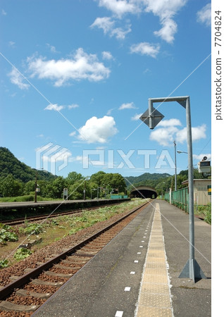 可悲的是回家 可悲的是回家 7704824