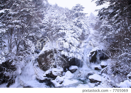 Tochigi prefecture · Okunikko Ryuu waterfall snow scene Tochigi prefecture · Okunikko Ryuu waterfall snow scene 7705069