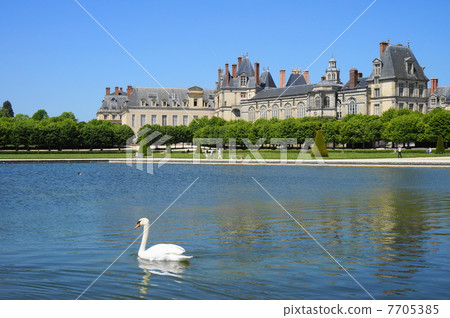 Fontainebleau Palace 7705385