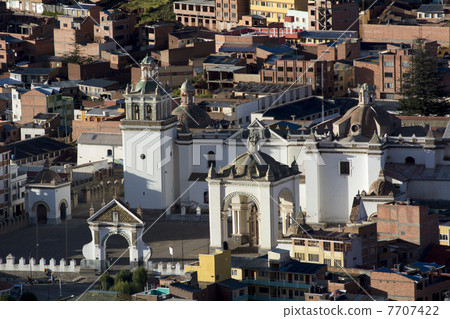 科帕卡巴納和大教堂的街道 科帕卡巴納和大教堂的街道 7707422