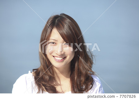 Young lady's portrait 7707826