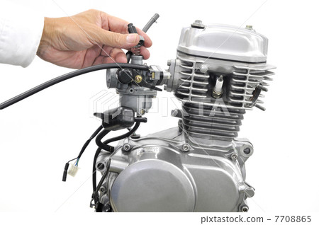 Maintenance of motorcycle engine 7708865