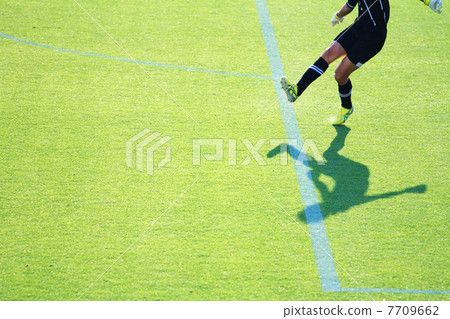 Image of the goal kick of football 7709662