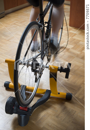 Cycle trainer 7709871