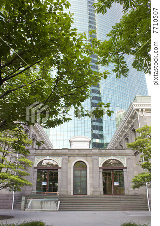 老Shimbashi停止和Shiodome的高層建築物 7710507