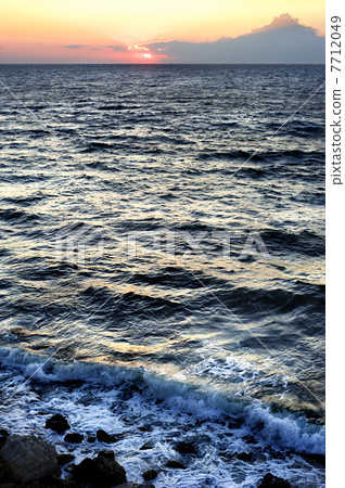 Beatifull sunset 7712049