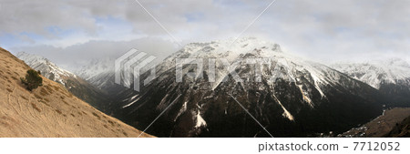 Caucasus Mountains 7712052