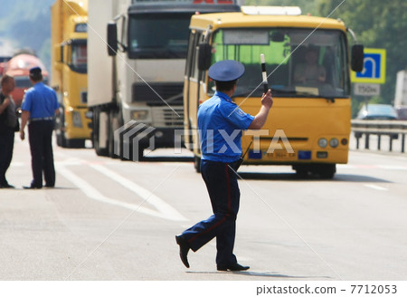 policeman on the road 7712053