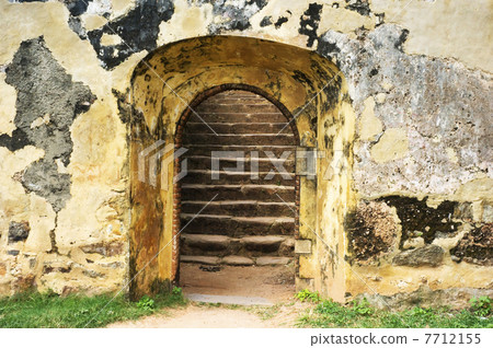 Old enrrance 7712155