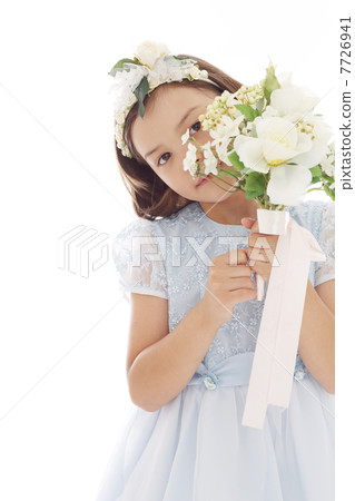 穿裙子的女孩 穿裙子的女孩 7726941