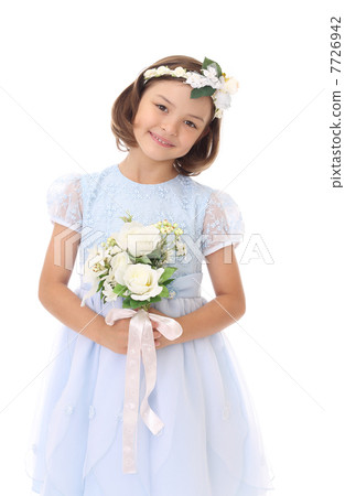 穿裙子的女孩 穿裙子的女孩 7726942