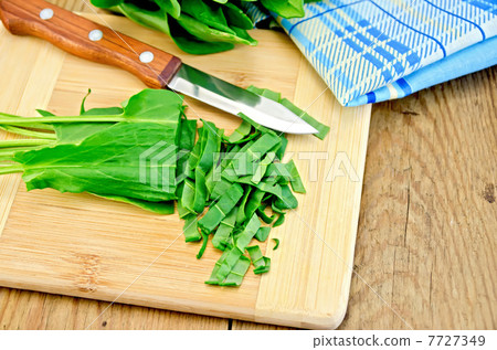 Sorrel cut on a board with a knife and napkin 7727349