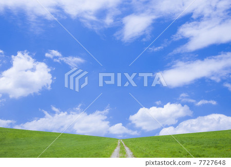 大草原和路和藍天 7727648