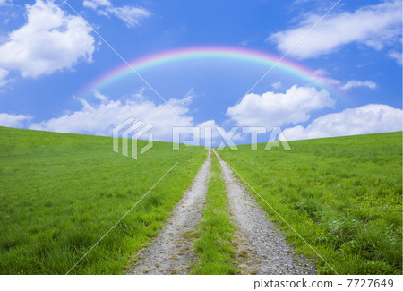 草原和路和彩虹 7727649