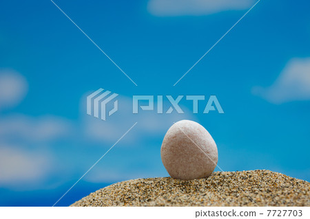 Sand and pebbles 7727703