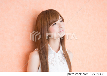 年輕的女士 年輕的女士 7729339