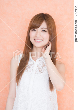 年輕的女士 7729340