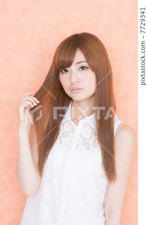 年輕的女士 7729341