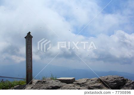 Tanigawadake mountain peak (Tomano ear) 7730896