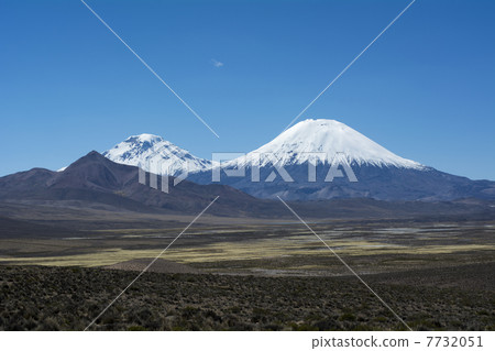 Nevado de Putre Mountain in Lauca National Park Nevado de Putre Mountain in Lauca National Park 7732051