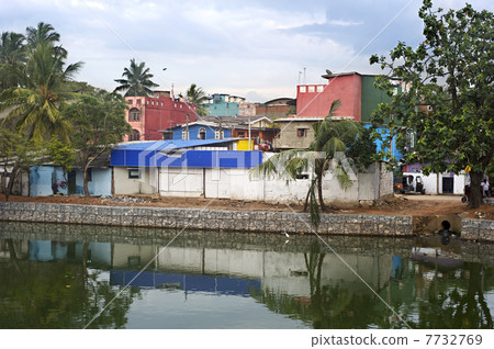 Slum Slum 7732769