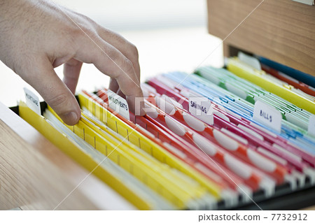 Financial documents in folders 7732912