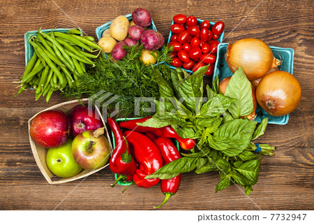 Market fruits and vegetables 7732947