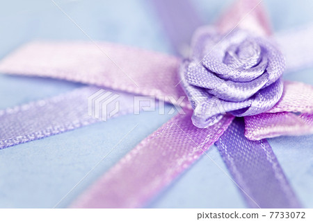 Gift ribbon on box Gift ribbon on box 7733072