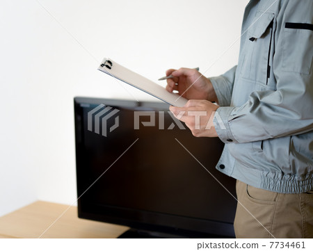 Contractor and television 7734461