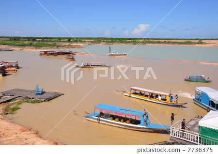 View from the pier of Tonle Sap Lake Cruise 7736375