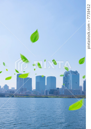 Leaf leaves and buildings in Osaka 7738412