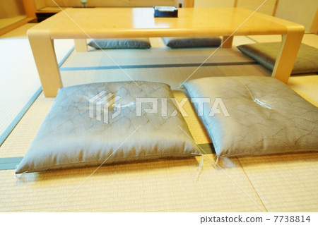 Japanese style image · Cushion arranged side by side in Japanese style · Horizontal position Japanese style image · Cushion arranged side by side in Japanese style · Horizontal position 7738814