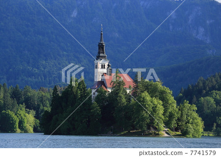 Lake Bled and small islands Lake Bled and small islands 7741579