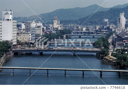 Hiroshima in 1964 7746618