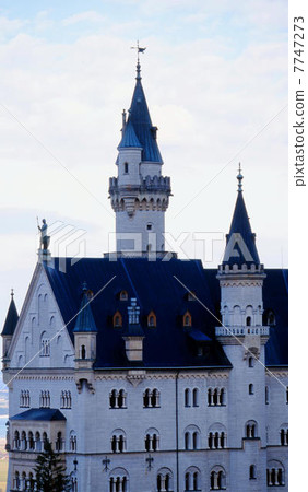 German · Neuschwanstein Castle 7747273
