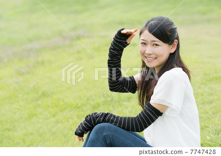 一個手臂套的女人 7747428