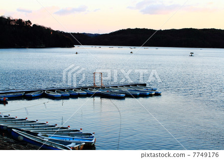Early morning Shimo Pond Early morning Shimo Pond 7749176