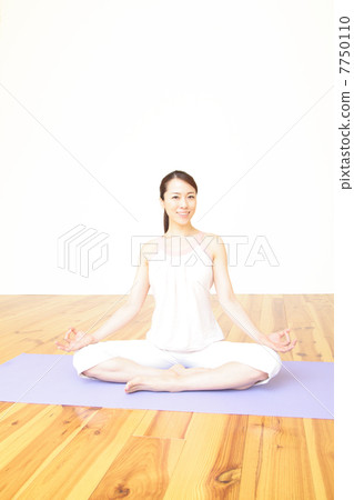 瑜伽,女性,瑜伽姿勢 瑜伽,女性,瑜伽姿勢 7750110