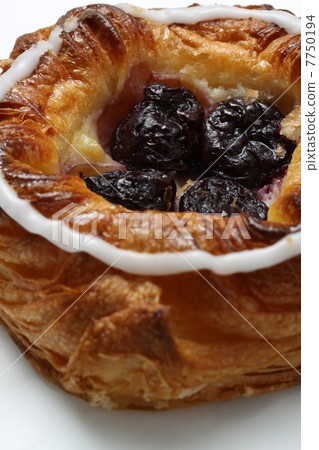 Grape's confectionery sweets bread 7750194