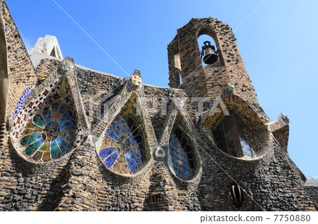 高迪的科洛尼亞奎爾 7750880