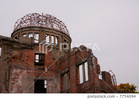 the atomic bomb Dome  7754094