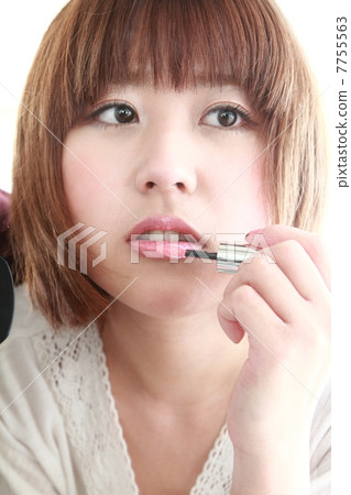 年輕女孩彌補 7755563