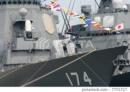 一艘裝滿滿載艦隊的護衛艦 一艘裝滿滿載艦隊的護衛艦 7755727