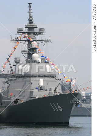 一艘裝滿滿載艦隊的護衛艦 一艘裝滿滿載艦隊的護衛艦 7755730