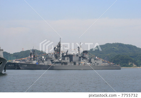 An escort ship decorated with full fleet 7755732