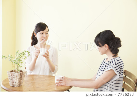 一個在咖啡館說話的女人 一個在咖啡館說話的女人 7756253