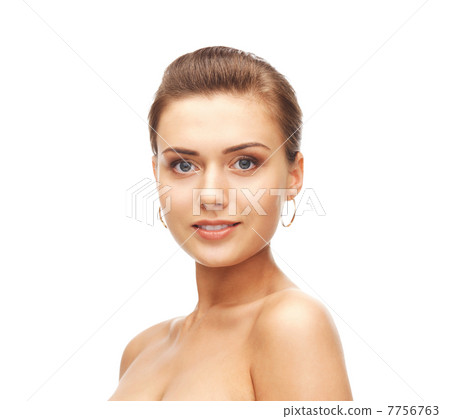 beautiful woman wearing gold earrings 7756763