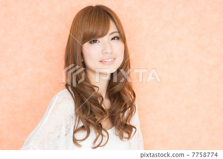 年輕的女士（夏天） 7758774