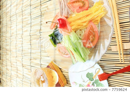chilled Chinese noodles chilled Chinese noodles 7759624