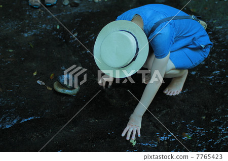 Mountain stream barefoot barefoot bag Shallow waterdrop flow Female Mountain stream barefoot barefoot bag Shallow waterdrop flow Female 7765423